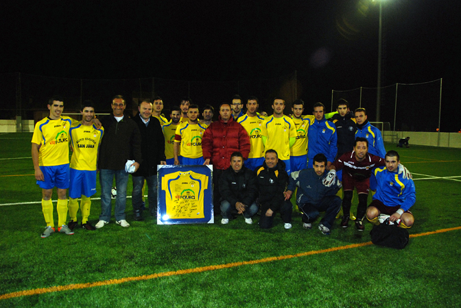 2011-Primer partit camp de futbol amb gespa